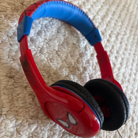 Adjustable Kids Headphones - Picture 4 of 7